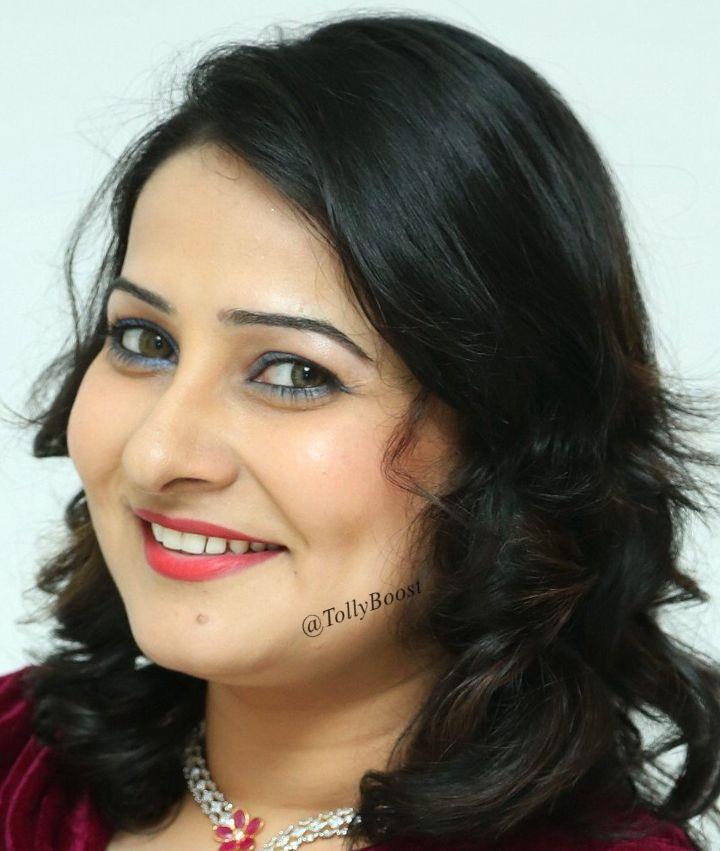 indian tv actress anju asrani smiling face closeup